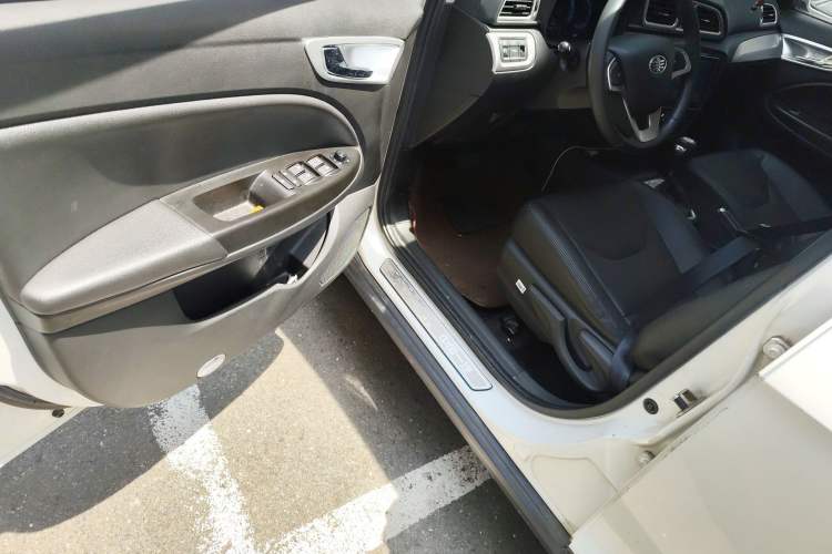 Used FAW Junpai D60 2015 1.8L Automatic Prestige Model Interior 3