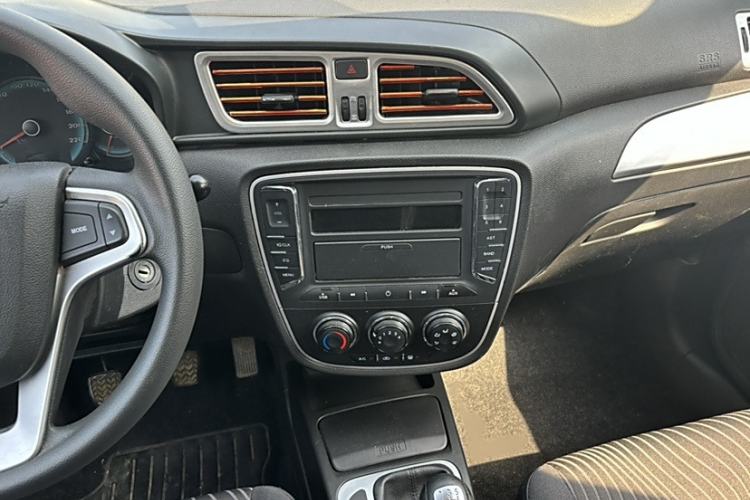 Used FAW Junpai D60 2015 1.5L Manual Standard Edition Interior 3