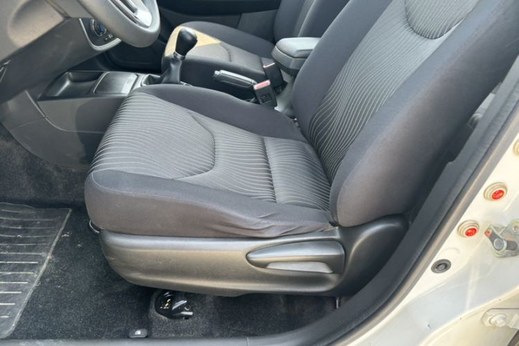 Used FAW Junpai D60 2015 1.5L Manual Standard Edition Interior 5
