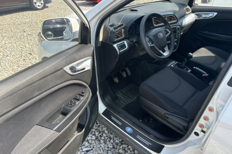 Used FAW Junpai D60 2015 1.5L Manual Standard Edition Interior 6