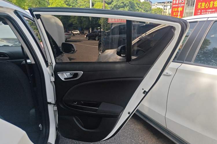 Used FAW Junpai D60 2015 1.5L Manual Comfort Model Interior 6