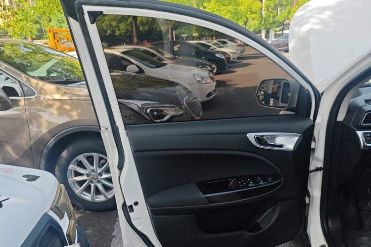 Used FAW Junpai D60 2015 1.5L Manual Comfort Model Interior 7