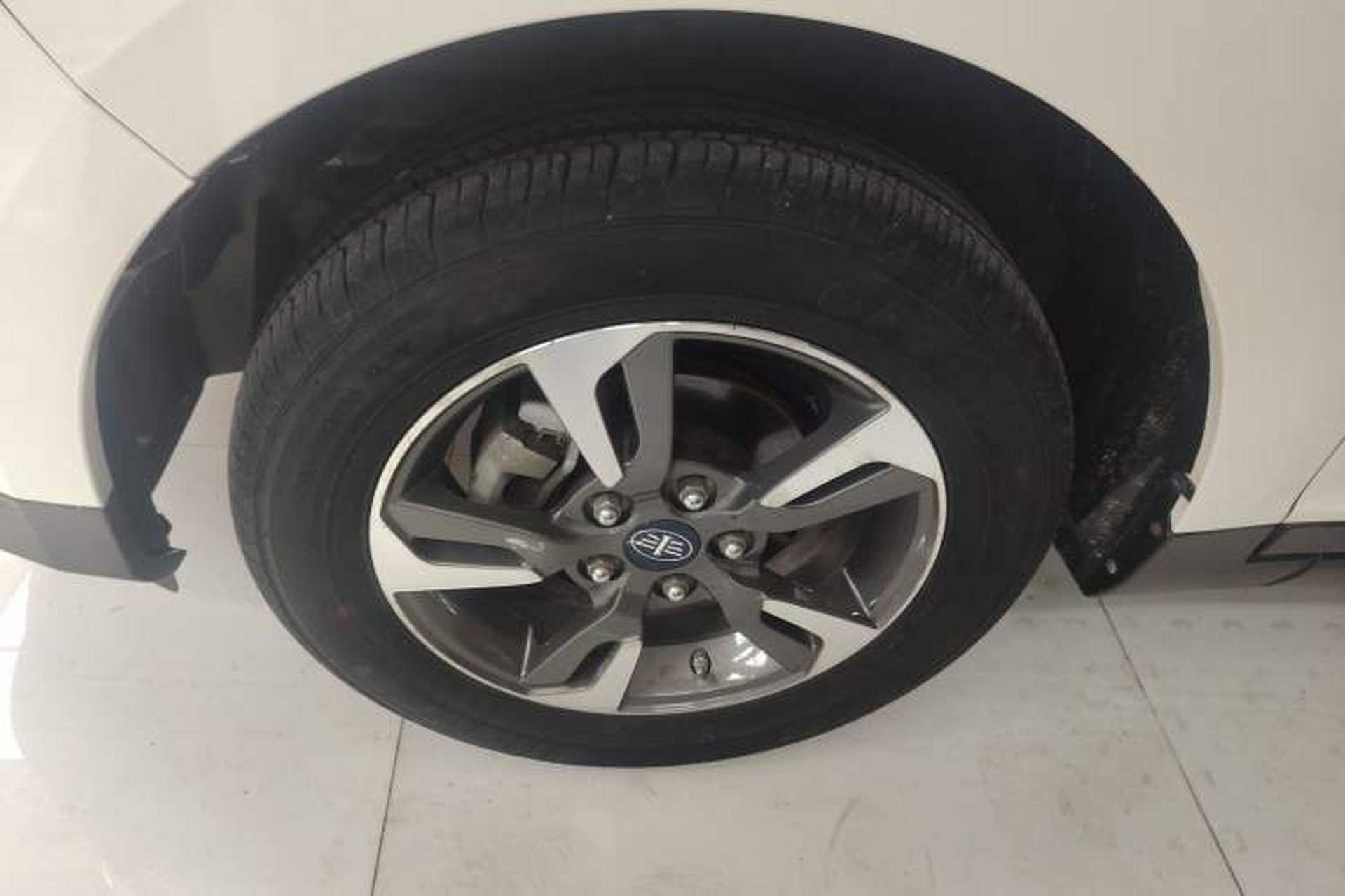Used FAW Junpai D60 2015 1.8L Automatic Prestige Model Left Front Wheel Hub