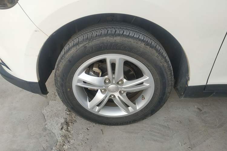 Used FAW Junpai D60 2015 1.5L Manual Tech Version Left Front Wheel Hub