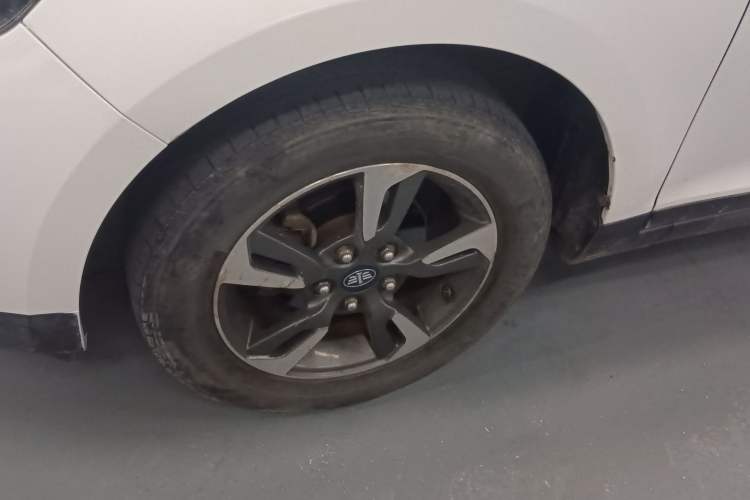 Used FAW Junpai D60 2015 1.8L Automatic Prestige Model Left Front Wheel Hub