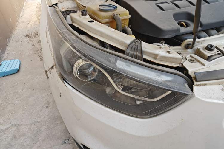 Used FAW Junpai D60 2015 1.8L Automatic Prestige Model Right Front Headlight