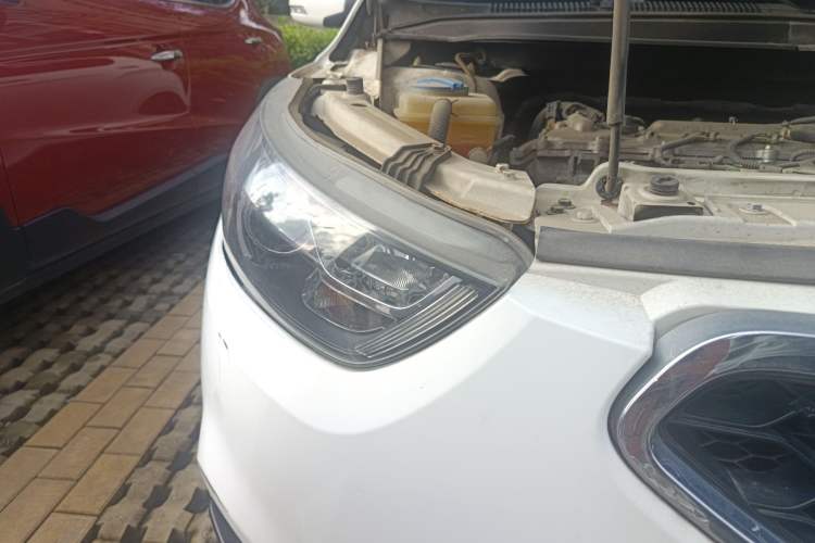 Used FAW Junpai D60 2015 1.8L Automatic Comfort Model Right Front Headlight