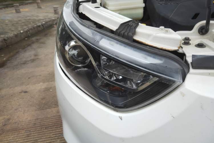Used FAW Junpai D60 2015 1.5L Manual Luxury Model Right Front Headlight