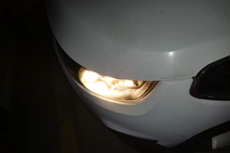 Used FAW Junpai D60 2015 1.8L Automatic Prestige Model Right Front Headlight