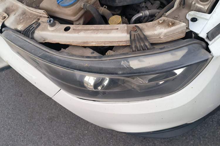 Used FAW Junpai D60 2015 1.8L Automatic Prestige Model Right Front Headlight