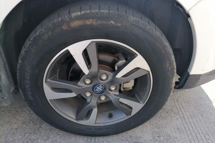 Used FAW Junpai D60 2015 1.8L Automatic Luxury Model Right Front Wheel Hub