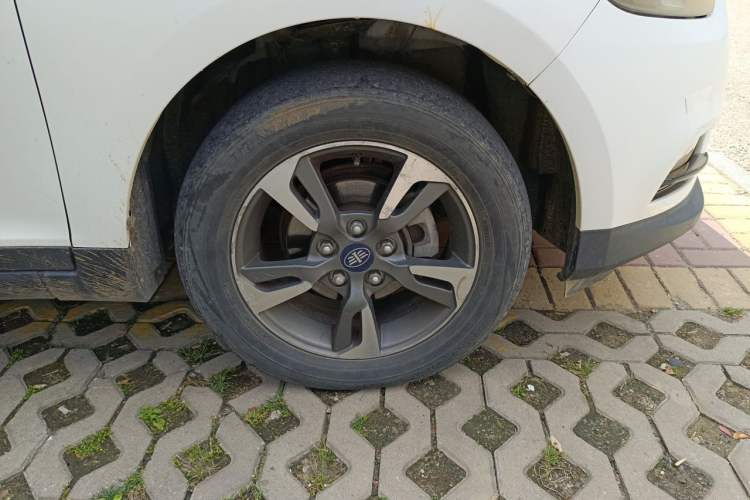 Used FAW Junpai D60 2015 1.8L Automatic Luxury Model Right Front Wheel Hub