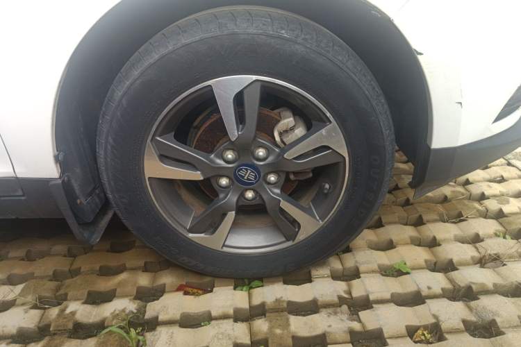 Used FAW Junpai D60 2015 1.8L Automatic Comfort Model Right Front Wheel Hub