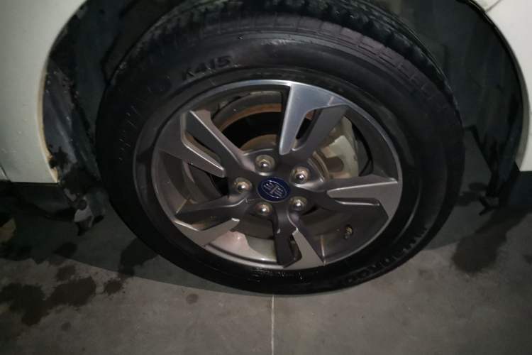 Used FAW Junpai D60 2015 1.8L Automatic Prestige Model Right Front Wheel Hub