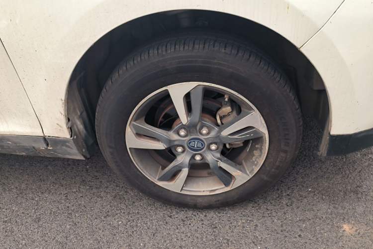 Used FAW Junpai D60 2015 1.8L Automatic Prestige Model Right Front Wheel Hub