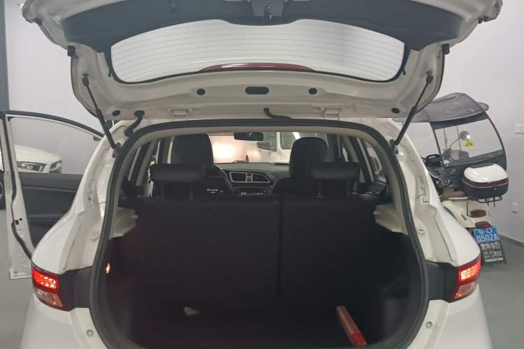 Used FAW Junpai D60 2015 1.8L Automatic Prestige Model Trunk