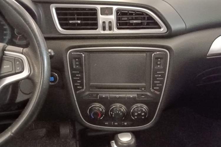 Used FAW Junpai D60 2015 1.8L Automatic Prestige Model Audio And AC Panel