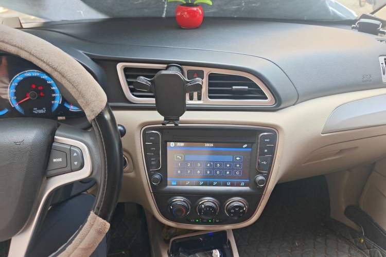 Used FAW Junpai D60 2015 1.5L Manual Luxury Model Audio And AC Panel