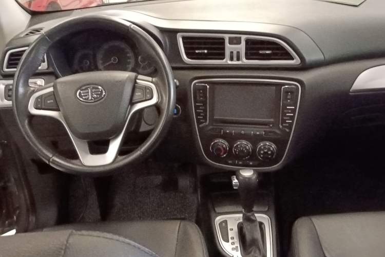 Used FAW Junpai D60 2015 1.8L Automatic Prestige Model Center Console