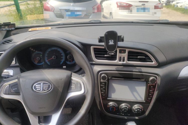 Used FAW Junpai D60 2015 1.8L Automatic Comfort Model Center Console