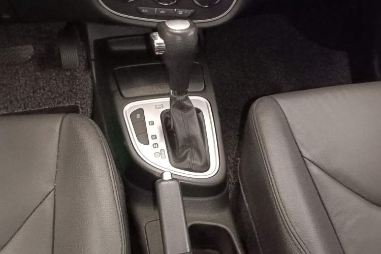 Used FAW Junpai D60 2015 1.8L Automatic Prestige Model Gear Lever