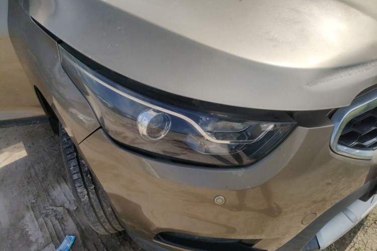Used FAW Junpai D60 2015 1.8L Automatic Comfort Model Right Front Headlight