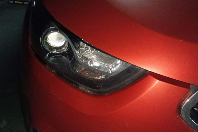 Used FAW Junpai D60 2015 1.8L Automatic Prestige Model Right Front Headlight