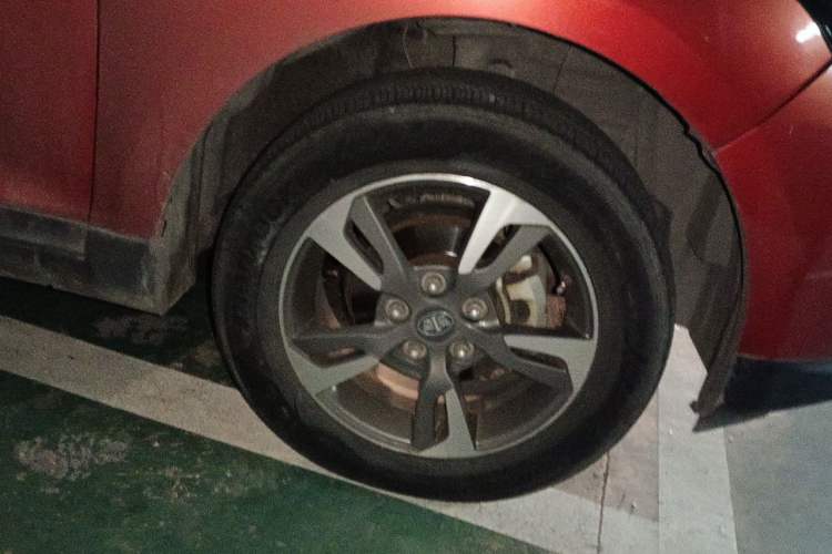 Used FAW Junpai D60 2015 1.8L Automatic Prestige Model Right Front Wheel Hub