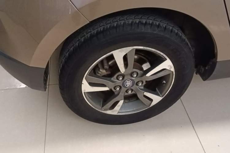 Used FAW Junpai D60 2015 1.8L Automatic Prestige Model Right Rear Wheel Hub