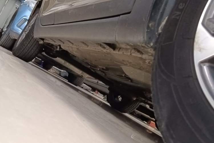 Used FAW Junpai D60 2015 1.8L Automatic Prestige Model Right Side Sill