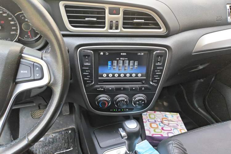 Used FAW Junpai D60 2016 1.8L Automatic Prestige Model Audio And AC Panel