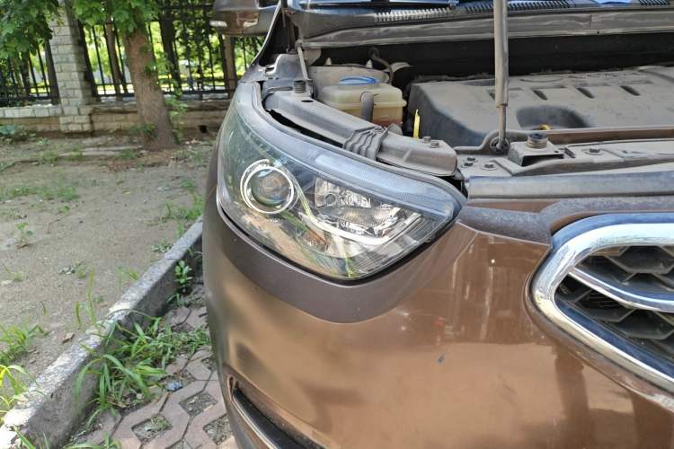 Used FAW Junpai D60 2016 1.8L Automatic Prestige Model Right Front Headlight