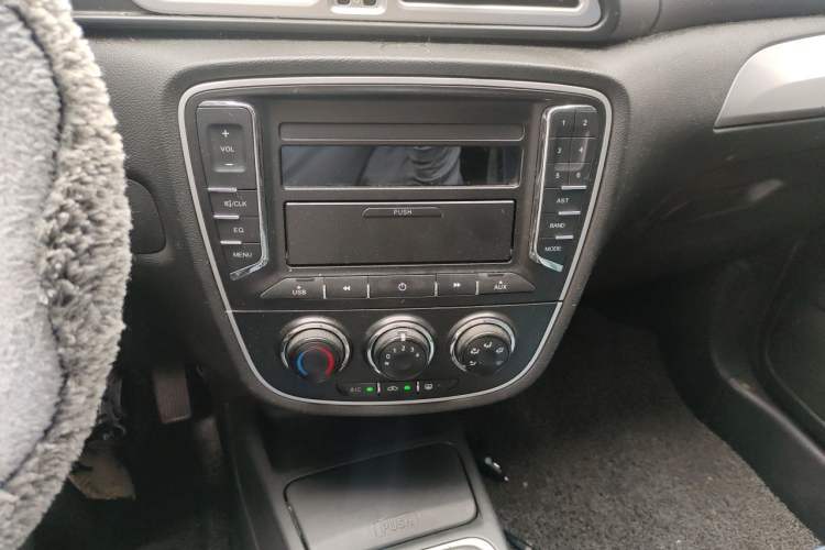 Used FAW Junpai D60 2016 1.5L Manual Standard Edition Audio And AC Panel