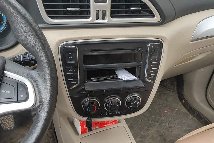 Used FAW Junpai D60 2016 1.5L Manual Luxury Version Audio And AC Panel