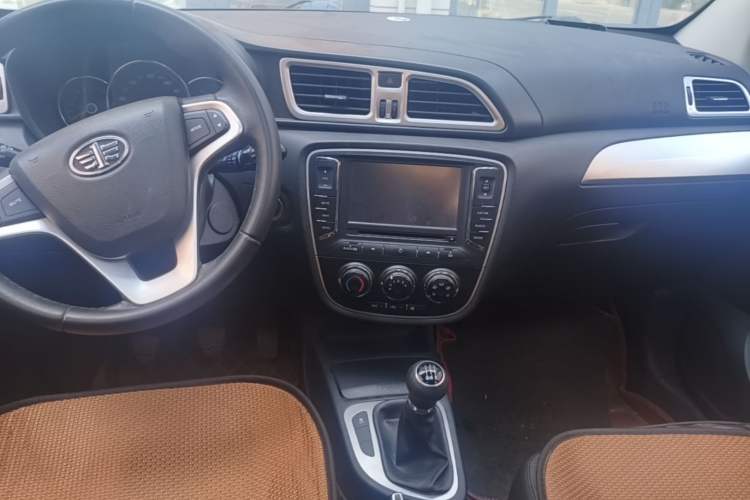 Used FAW Junpai D60 2016 1.5L Manual Luxury Model Audio And AC Panel