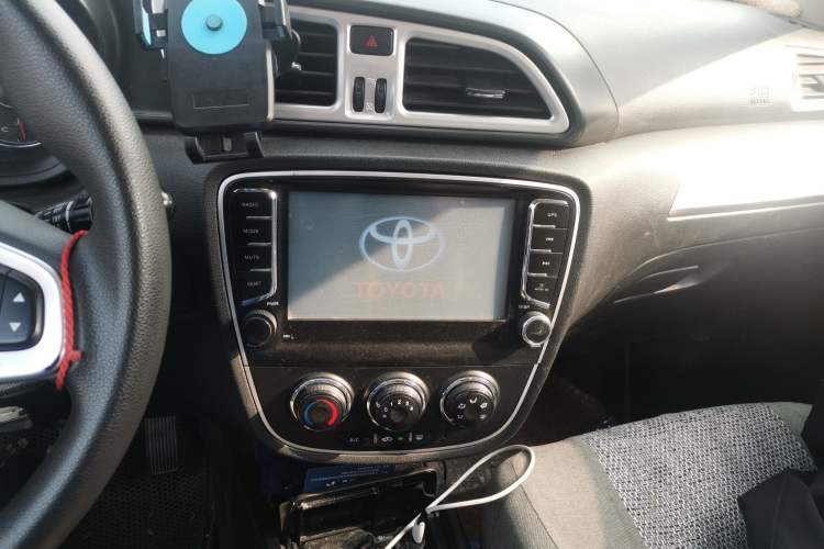 Used FAW Junpai D60 2016 1.5L Manual Standard Edition Audio And AC Panel