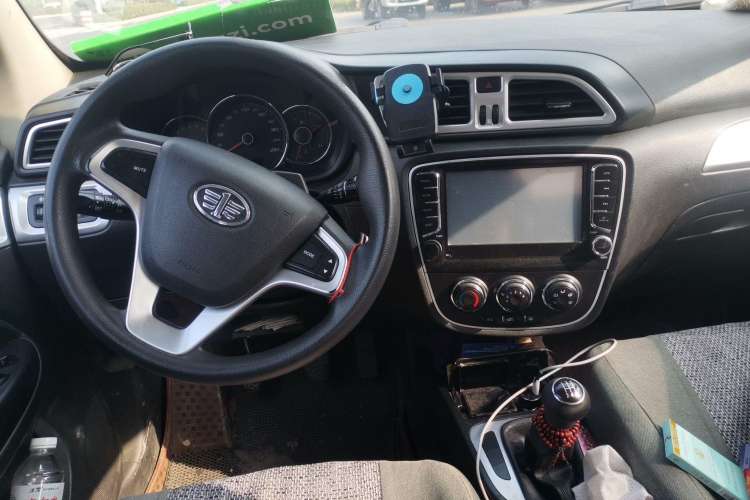 Used FAW Junpai D60 2016 1.5L Manual Standard Edition Center Console