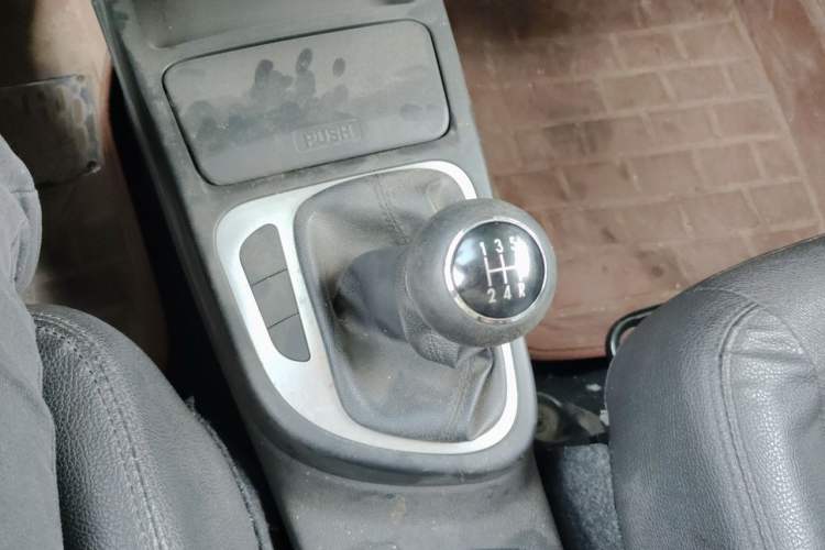 Used FAW Junpai D60 2016 1.5L Manual Standard Edition Gear Lever