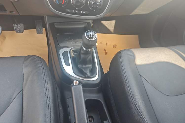 Used FAW Junpai D60 2016 1.5L Manual Comfort Model Gear Lever