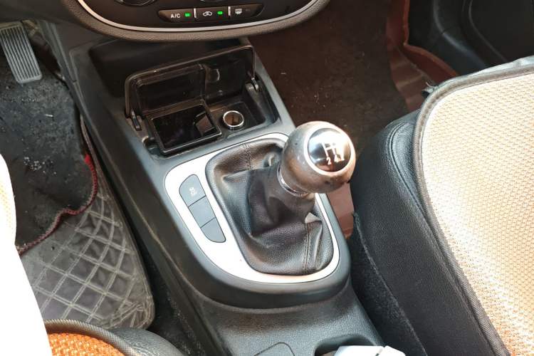 Used FAW Junpai D60 2016 1.5L Manual Luxury Model Gear Lever