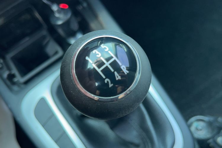 Used FAW Junpai D60 2016 1.5L Manual Comfort Model Gear Lever