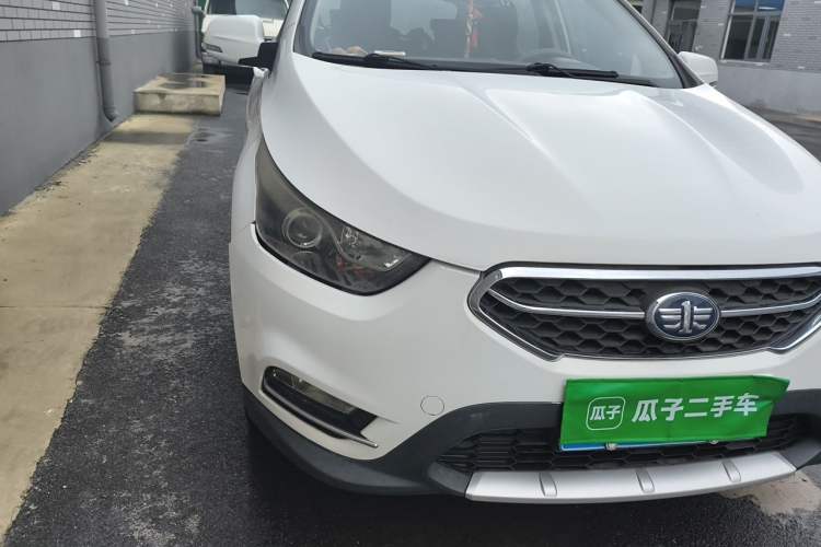 Used FAW Junpai D60 2016 1.8L Automatic Prestige Model Right Front Headlight