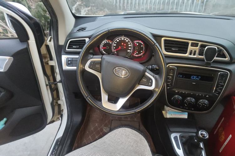 Used FAW Junpai D60 2016 1.5L Manual Comfort Model Steering Wheel