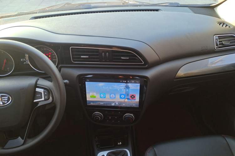 Used FAW Junpai D60 2017 1.5L Manual Entry-Level Model Audio And AC Panel