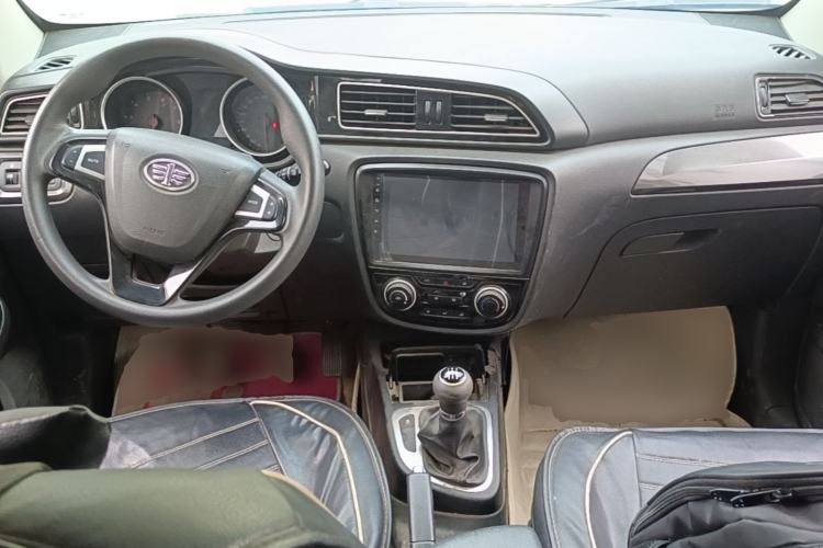 Used FAW Junpai D60 2017 1.5L Manual Entry-Level Model Center Console