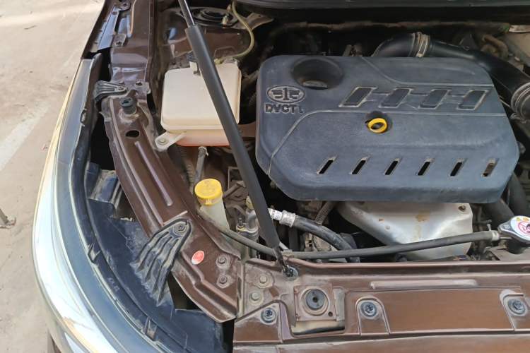 Used FAW Junpai D60 2017 1.5L Manual Entry-Level Model Engine Bay Right