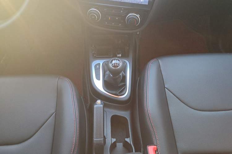 Used FAW Junpai D60 2017 1.5L Manual Entry-Level Model Gear Lever