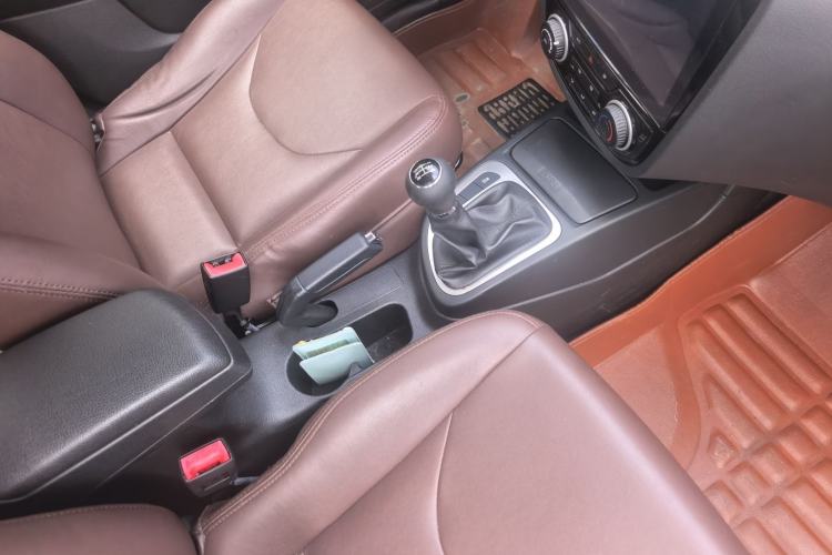 Used FAW Junpai D60 2017 1.5L Manual Entry-Level Model Interior 3