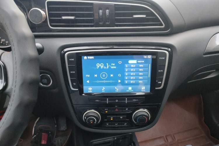 Used FAW Junpai D60 2017 1.5L Manual Luxury Version Audio And AC Panel