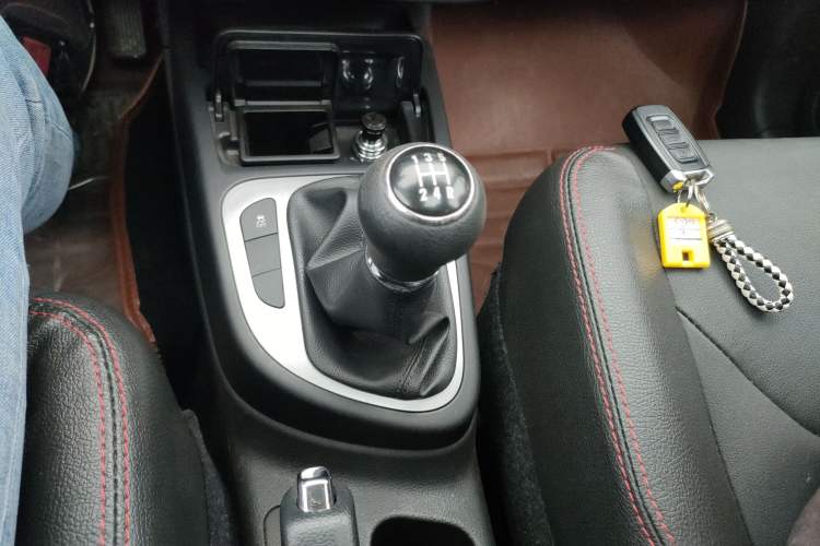 Used FAW Junpai D60 2017 1.5L Manual Luxury Version Gear Lever
